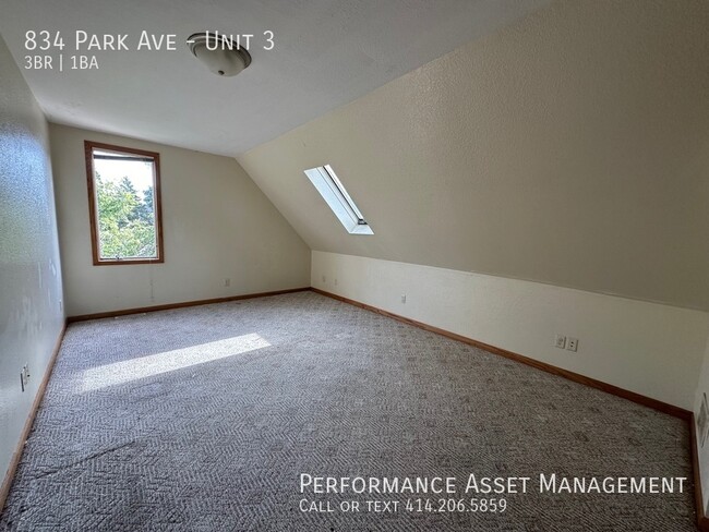 Building Photo - Large split level 3 bedroom in Racine