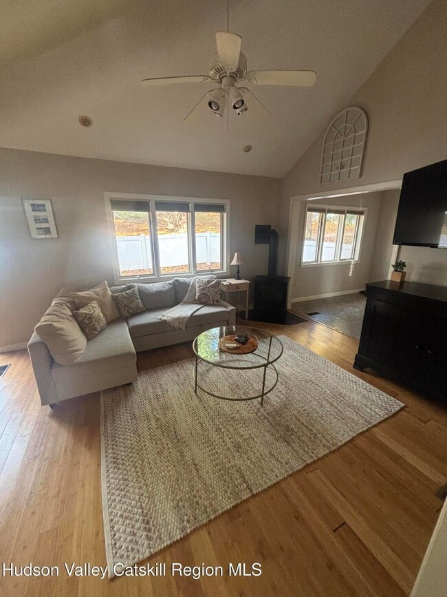 Foto del edificio - 419 SW Colony Rd