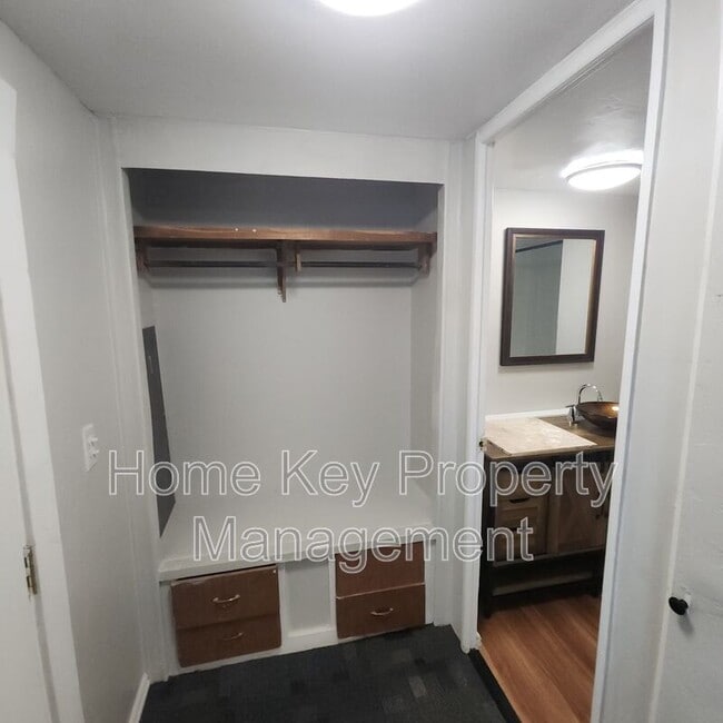 Building Photo - 677 W 100 N