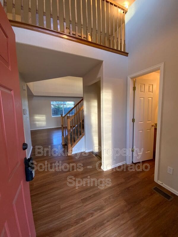 Building Photo - 6112 Chivalry Dr