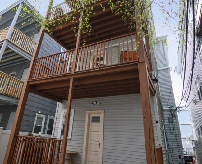 Building Photo - 164 L St