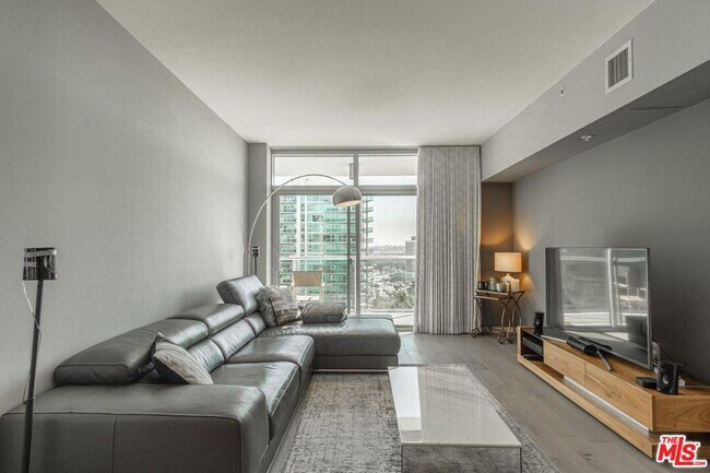 Foto del edificio - 13700 Marina Pointe Dr