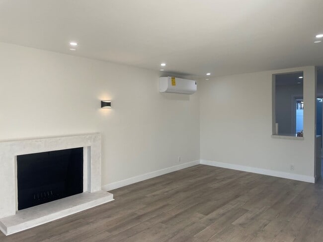 Building Photo - Newly renovated 2-bedroom 1.5-bathroom 2 s...