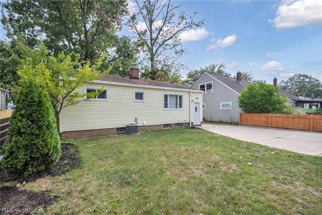 Building Photo - 24000 Knickerbocker Rd