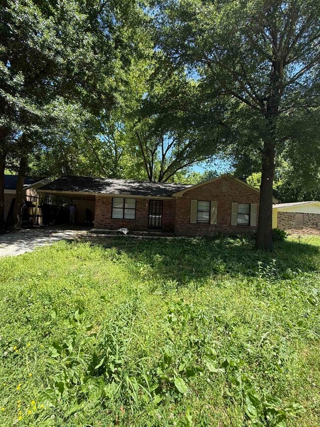 Building Photo - 820 Archie Dr