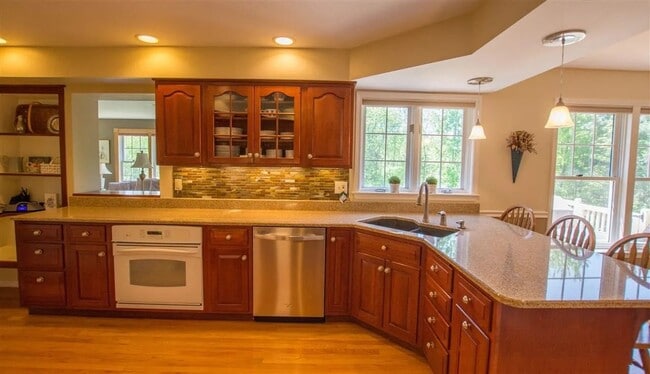 Foto del edificio - Spacious 4-Bedroom Home for Rent in Williston, VT