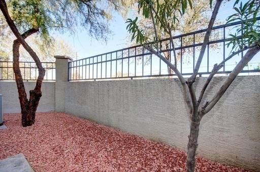 Building Photo - 2027 E University Dr