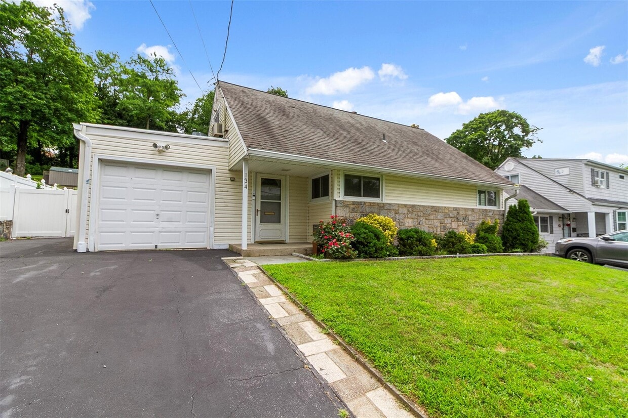 Primary Photo - 134 Gailmore Dr