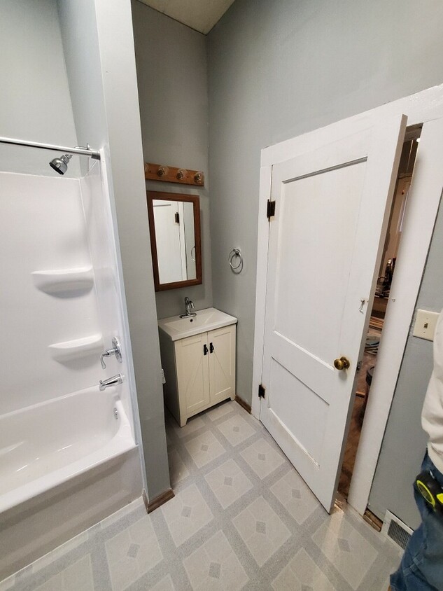 Bathroom - 226 S Lott Blvd