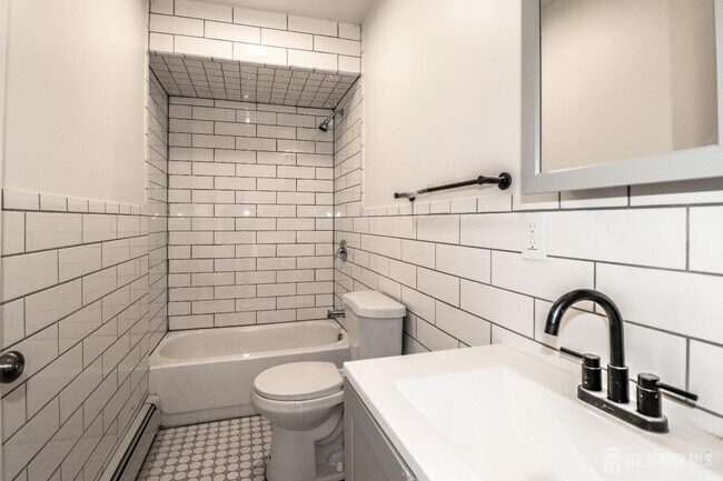 Building Photo - 364 Market St