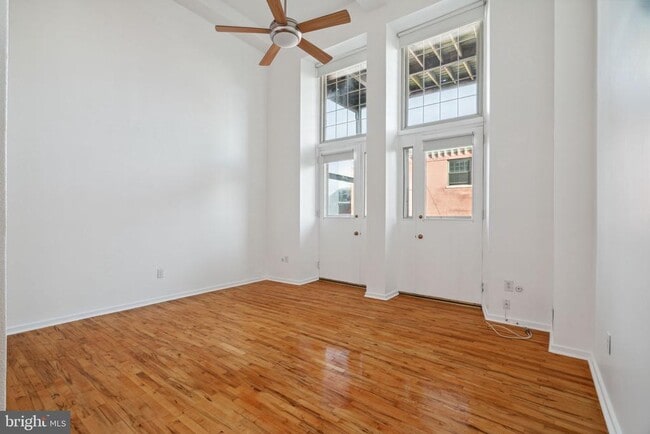 Building Photo - 915 Bainbridge St