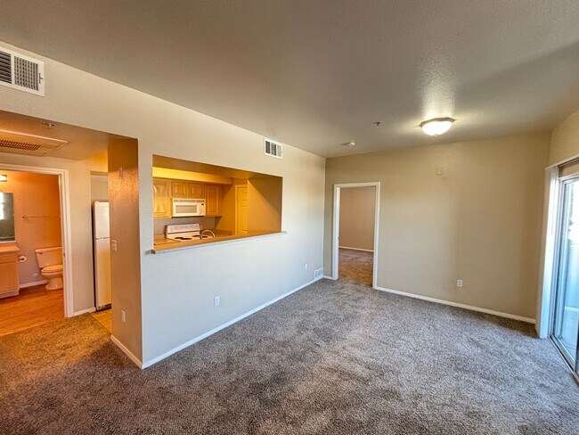 Building Photo - Beautiful 2 bedroom 2 bath condo