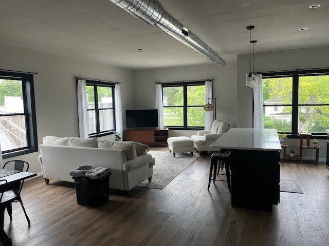 Foto del edificio - 203 E Oak St