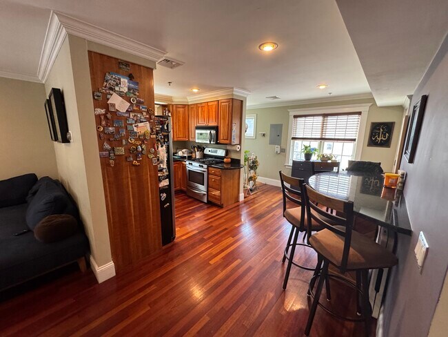 Dinning - 190 Sydney St