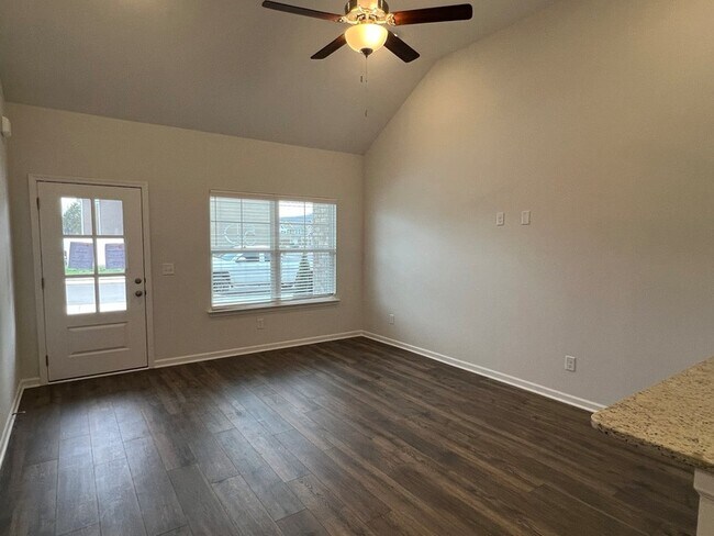 Building Photo - 967 Horse Mountain Rd