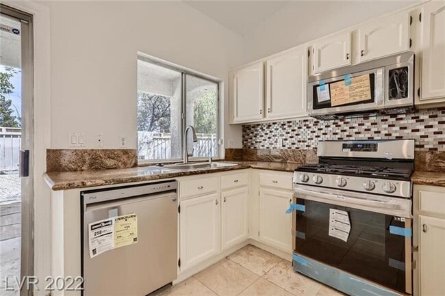 Foto del edificio - Charming Single-Story Home in Gated Community with Resort-Style Amenities!