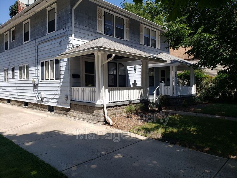 Primary Photo - 227 Palmer St NE