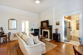 Building Photo - 306 E Victory Dr