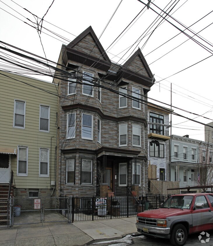 Primary Photo - 43 Poplar St