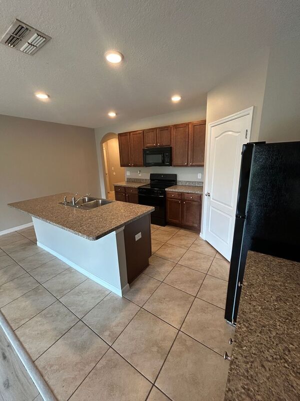 Building Photo - 124 Fall Glo Rd