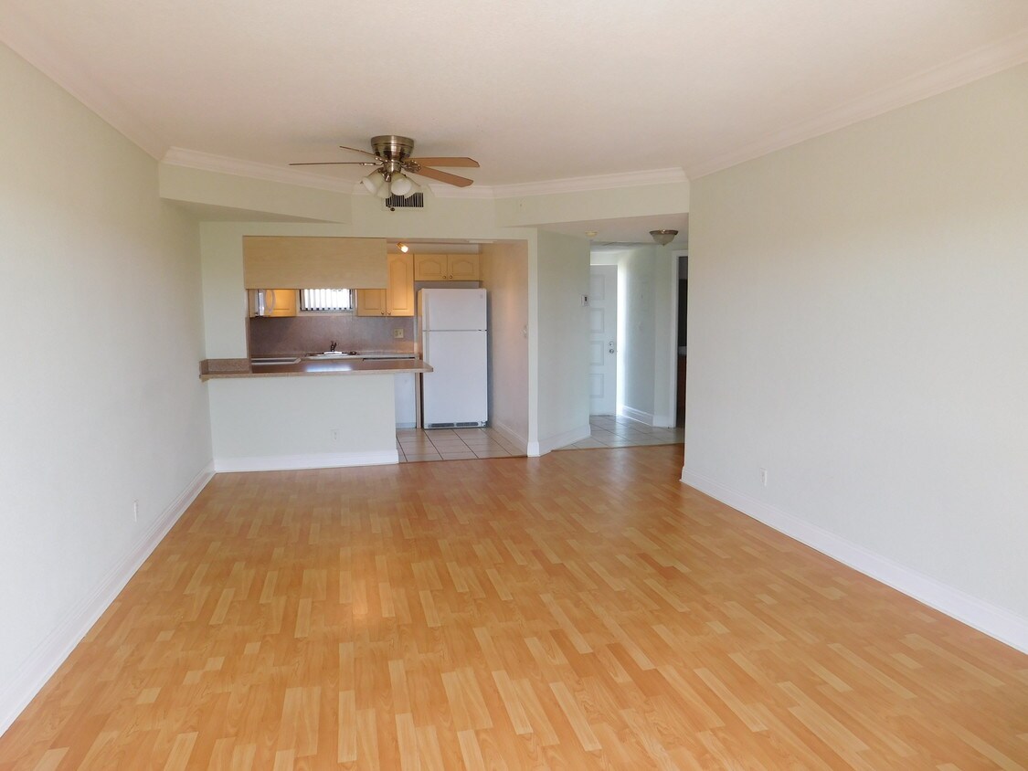 Building Photo - 8290 Lake Dr