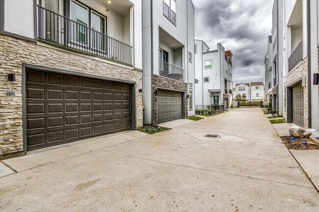 Foto del edificio - 8409 Hempstead Rd