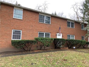 Building Photo - 326 E Linden Ave