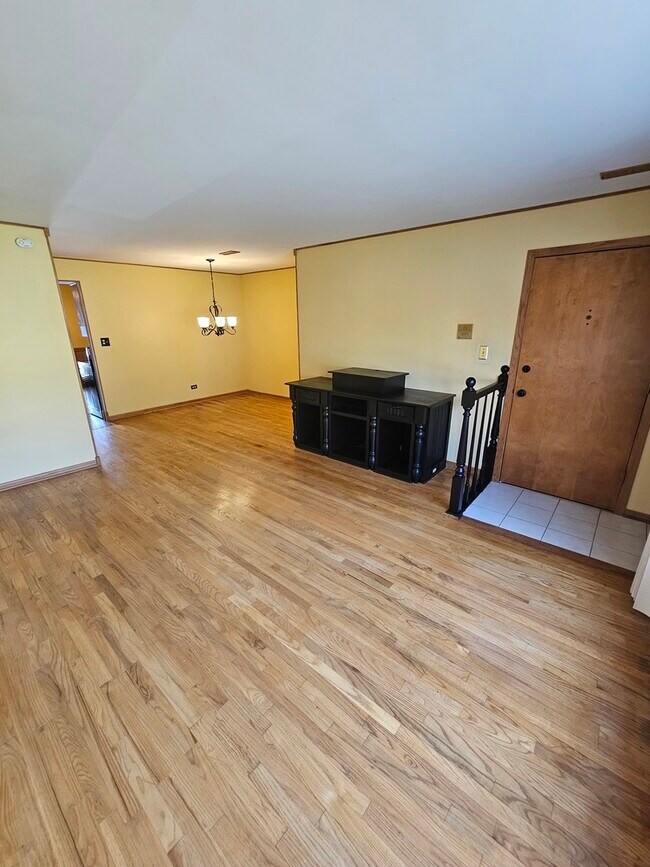 Building Photo - 9345 Hamilton Ct