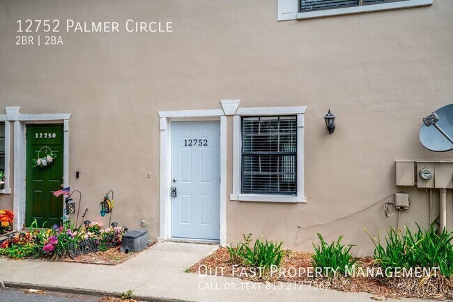 Foto del edificio - Luxurious two-bedroom, two-bathroom townhome