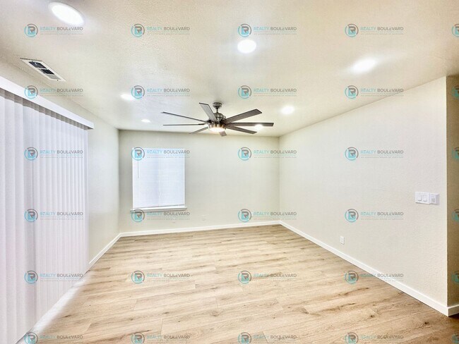 Building Photo - Newly Renovated downstairs Condo