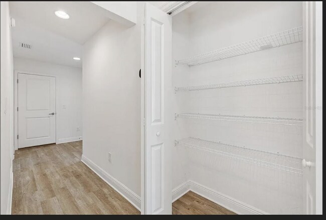 Foto del edificio - 6986 Elaine Ct