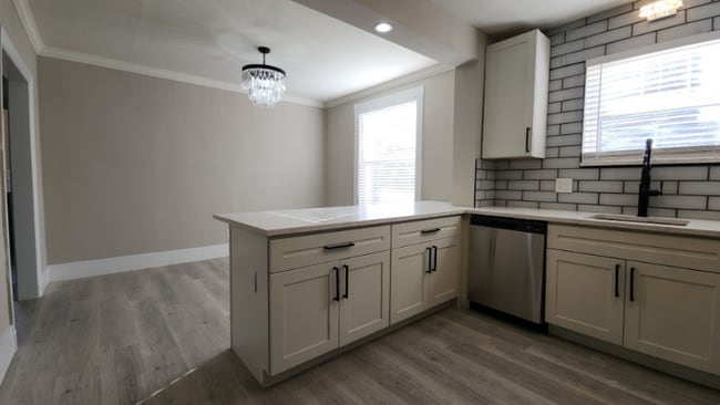 Building Photo - 803 Westwood Dr