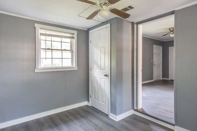 Building Photo - 2441 Blain St
