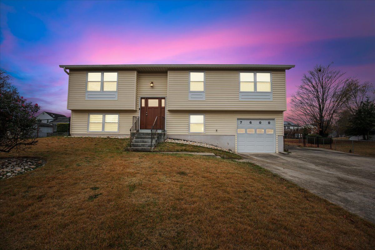 Primary Photo - 7600 Red Fox Ct