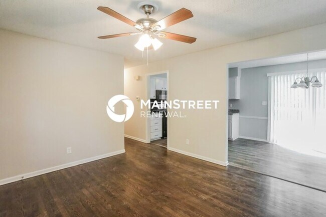 Building Photo - 3 Bedroom Pet-Friendly Home in Kansas City, MO with Main Street Renewal