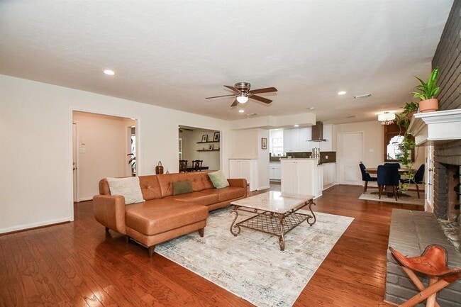 Building Photo - 10809 Colony Wood Pl