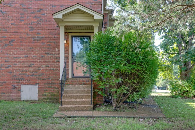 Building Photo - 2 bedroom 1.5 bath