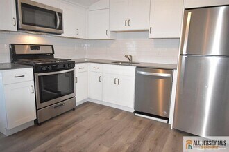 Building Photo - 1 Lee Ave