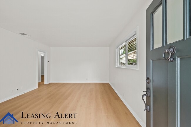 Building Photo - 24518 Apple St