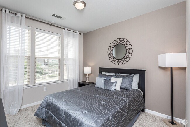 2HAB, 2BA - 1086SF habitación - Overlook at Stone Oak Park Apartments