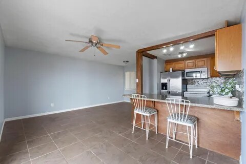 Foto del edificio - 308 Miracle Strip Pkwy SW