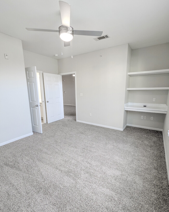 Bedroom - Woodland Hills Luxury Apartments