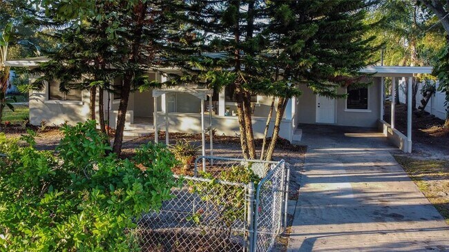 Building Photo - 3807 W Elmwood Terrace