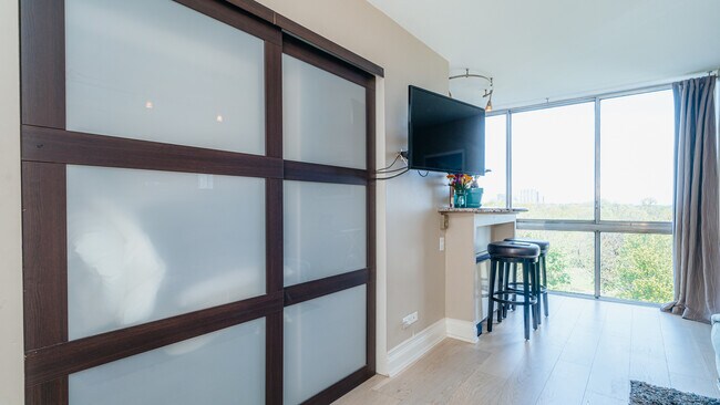 Foto del edificio - 1555 N Dearborn Pkwy