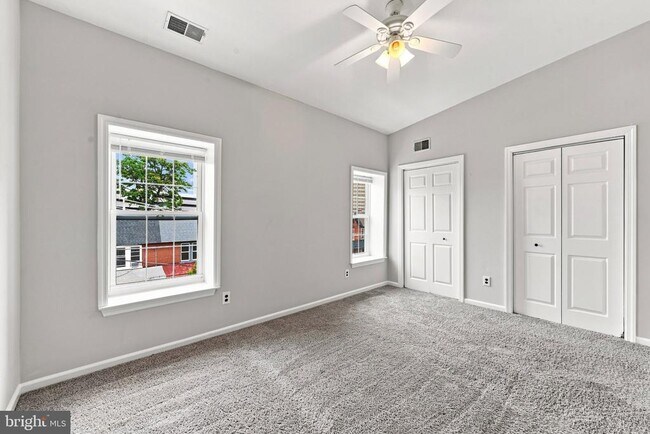 Foto del edificio - 506 W 9th St