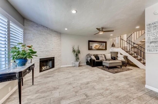 Foto del edificio - 671 Ascot Dr