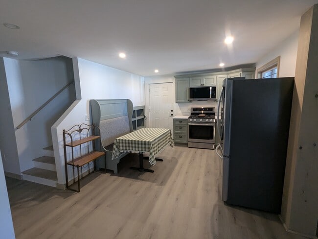 Building Photo - 36 Bayside Ave