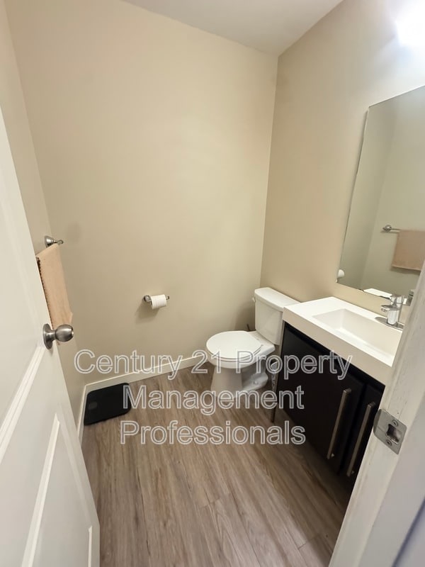 Building Photo - 14634 25 St NW