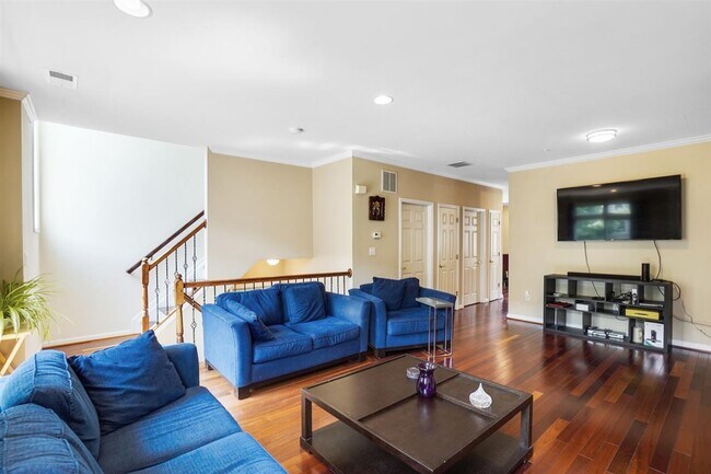 Building Photo - 350 Oswego Ct