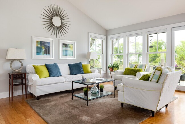 Foto del edificio - 10 Farm Creek Rd